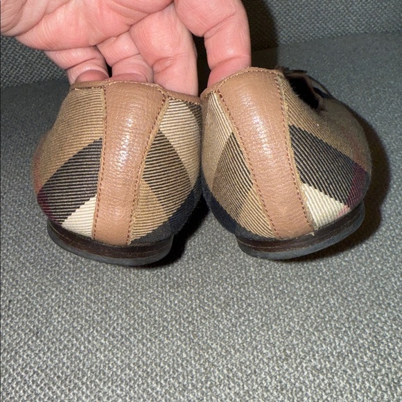 Burberry Women's Nova Check Plaid Flats with Buckle 39.5 - Picture 8 of 12